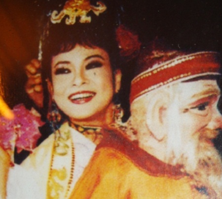 Chuyện bây giờ mới kể về hậu trường học Tuồng của Đức Vĩnh - 3 NSND Đàm Liên trong
trích đoạn Ông già cõng vợ đi xem hội