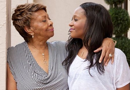Tình trạng của con gái Whitney Houston không có tiến triển - 2 Bobbi Kristina và bà ngoại - Cissy Houston