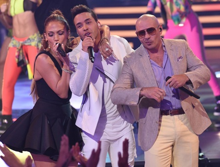 Xem Jennifer Lopez "cover" bản hit của Rihanna - 6 Nữ ca sĩ U50 thể hiện khả năng vũ đạo tuyệt vời trên sân khấu.