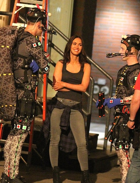 Dù lĩnh giải Mâm xôi vàng, Megan Fox vẫn tham gia “Thiếu niên Ninja rùa 2” - 2 Megan Fox rạng ngời và cuốn hút trong một cảnh quay với các đồng nghiệp tại Manhattan.