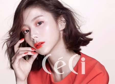 Nhan sắc ngọt ngào của vợ tương lai tài tử Bae Yong Joon - 6 Park Soo Jin thường xuyên xuất hiện trên các tạp chí thời trang.