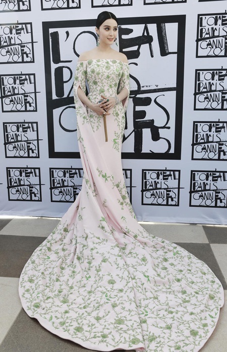 Phạm Băng Băng thu hút bởi phong cách thanh lịch và tinh tế.