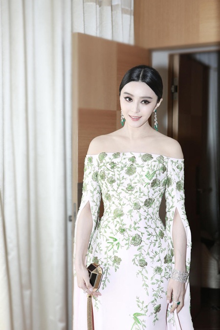 Phạm Băng Băng thu hút bởi phong cách thanh lịch và tinh tế.