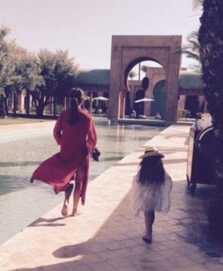 Victoria Beckham và con gái xuất hiện sành điệu trên phố - 1 Victoria Beckham và cô con gái xuất hiện sành điệu trên phố