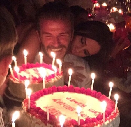 Victoria Beckham và con gái xuất hiện sành điệu trên phố - 3 Victoria Beckham và cô con gái xuất hiện sành điệu trên phố