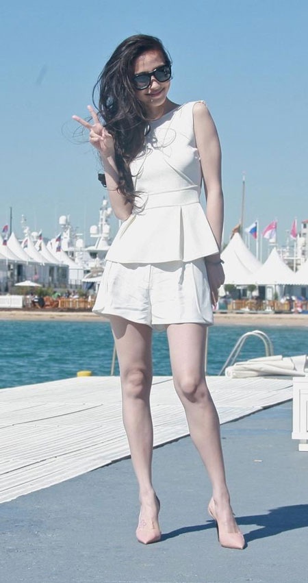 Thư Kỳ quyến rũ, đọ sắc cùng "đàn em" Angelababy - 13 Angelababy khoe những bức ảnh chân dung tuyệt đẹp và tươi tắn của cô trên trang cá nhân.
