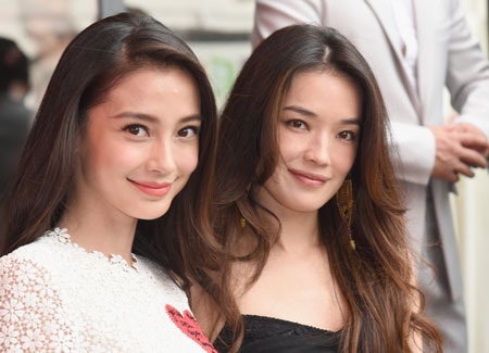 Thư Kỳ quyến rũ, đọ sắc cùng "đàn em" Angelababy - 4 Dù hơn đàn em tới gần hai chục tuổi nhưng Thư Kỳ thực sự vẫn rất trẻ đẹp!