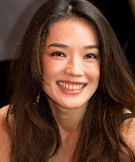 Thư Kỳ quyến rũ, đọ sắc cùng "đàn em" Angelababy - 5 Nụ cười rạng ngời và quyến rũ của một trong những biểu tượng gợi cảm của màn ảnh Hoa ngữ.