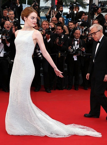 Biểu cảm đáng yêu của mỹ nhân Hollywood khi bị gió làm tốc váy - 16 Vy Vy