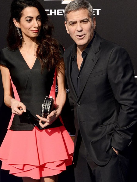 Ảnh thời trẻ điển trai của "gã đầu bạc" George Clooney - 12 Trong một số bức ảnh khác,
