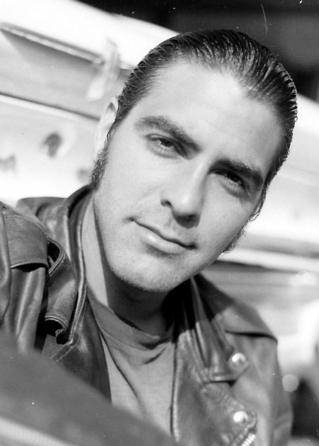 Ảnh thời trẻ điển trai của "gã đầu bạc" George Clooney - 8 Trong một số bức ảnh khác,