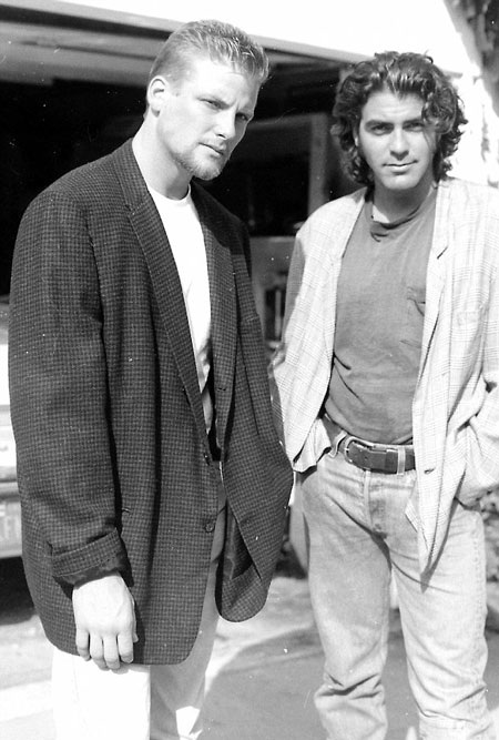 Ảnh thời trẻ điển trai của "gã đầu bạc" George Clooney - 11 Trong một số bức ảnh khác,