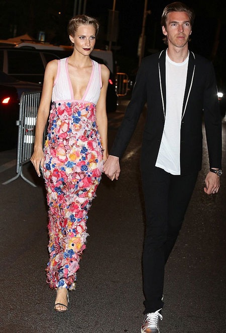 "Bông hồng Nga" xuất hiện cuốn hút tại Cannes - 12 Nữ diễn viên của Kill Bill - Uma Thurman cũng diện đầm trắng cho bữa tiệc tối 18/5.