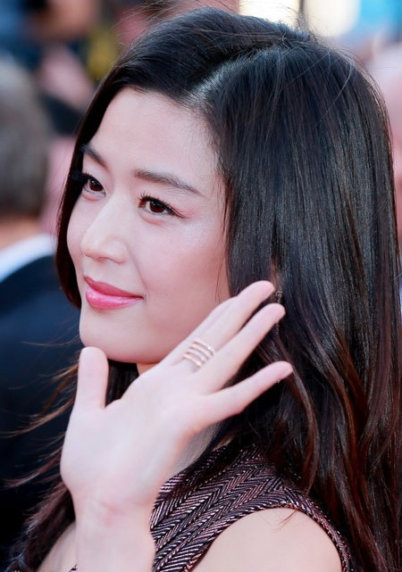 Jeon Ji Hyun thanh lịch, Lý Băng Băng kiêu sa ở Cannes - 7 Jeon Ji Hyun thanh lịch, Lý Băng Băng kiêu sa ở Cannes