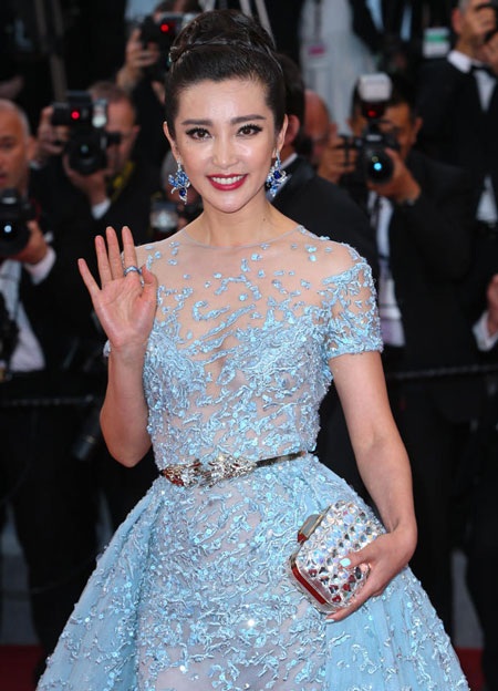 Jeon Ji Hyun thanh lịch, Lý Băng Băng kiêu sa ở Cannes - 12 Mỹ nhân của bộ phim Vì sao đưa anh tới diện váy của Gucci.
