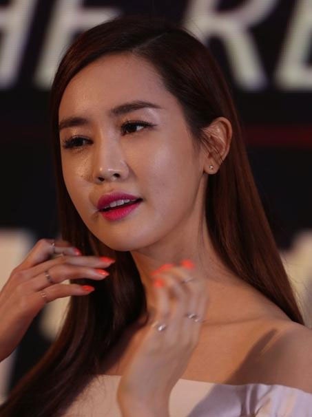 Gương mặt ngày càng hoàn hảo của “búp bê” Lee Da Hae - 4 Lee Da Hae xinh đẹp hoàn hảo trong một sự kiện tại Trung Quốc, diễn ra ngày 20/5.