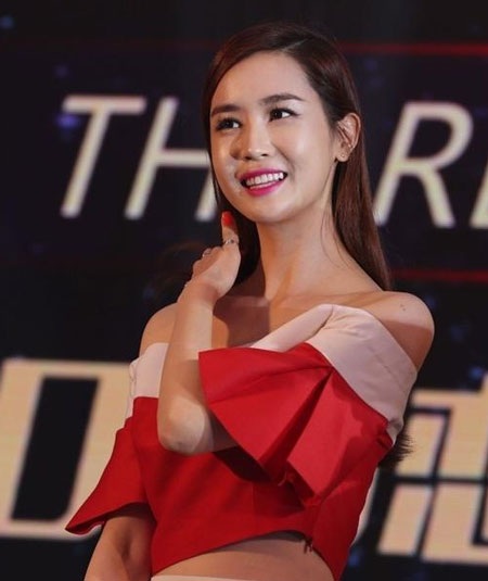 Gương mặt ngày càng hoàn hảo của “búp bê” Lee Da Hae - 7 Lee Da Hae vui vẻ khi giao lưu với người hâm mộ.