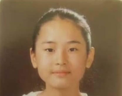 Gương mặt ngày càng hoàn hảo của “búp bê” Lee Da Hae - 21 Nữ diễn viên họ Lee khi còn là một cô bé đang đi học.