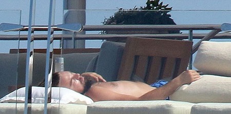 Leonardo DiCaprio “phớt lờ” thảm đỏ Cannes