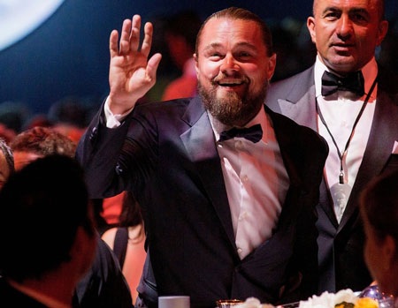 Choáng với vẻ ngoài tàn tạ của tài tử Leonardo DiCaprio - 28 Năm 2008, Leonardo gặp lại cô bạn diễn Kate Winslet tại
buổi ra mắt bộ phim
