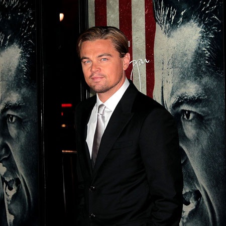 Choáng với vẻ ngoài tàn tạ của tài tử Leonardo DiCaprio - 23 Năm 2008, Leonardo gặp lại cô bạn diễn Kate Winslet tại
buổi ra mắt bộ phim