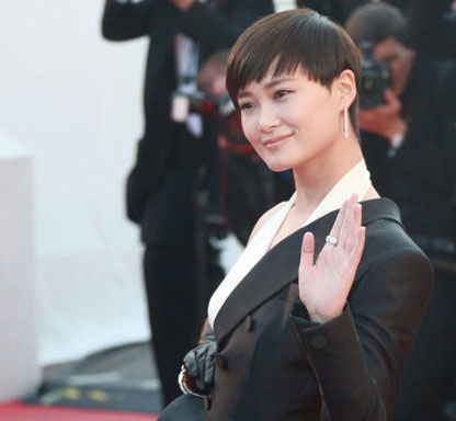 Giọng ca nổi tiếng Trung Quốc diện đồ 'độc' tới Cannes - 8 Giọng ca nổi tiếng Trung Quốc diện đồ 'độc' tới Cannes