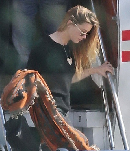 Johnny Depp chi 320 nghìn đô giúp “cún cưng” thoát khỏi “án tử” - 3 Vợ chồng Johnny Depp và Amber Heard đã có mặt tại Los Angeles, Mỹ, ngày 25/5.