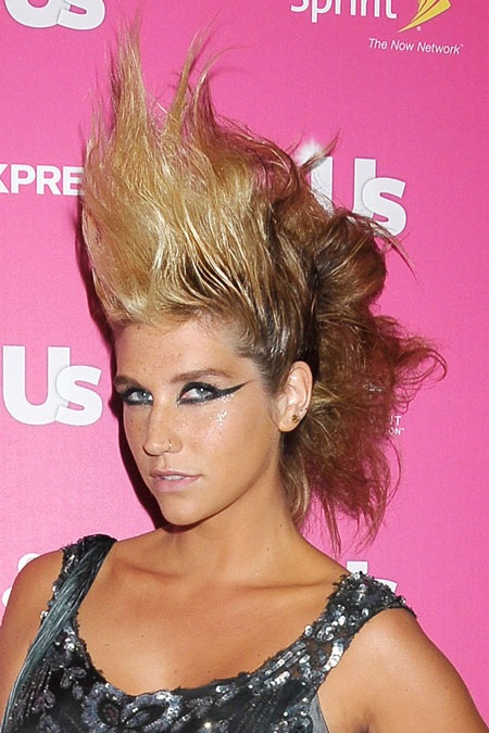 Lạ mắt với bộ sưu tập kiểu tóc và màu tóc ấn tượng của ca sĩ Mỹ - 9 Kesha nổi tiếng với những ca khúc sôi động như