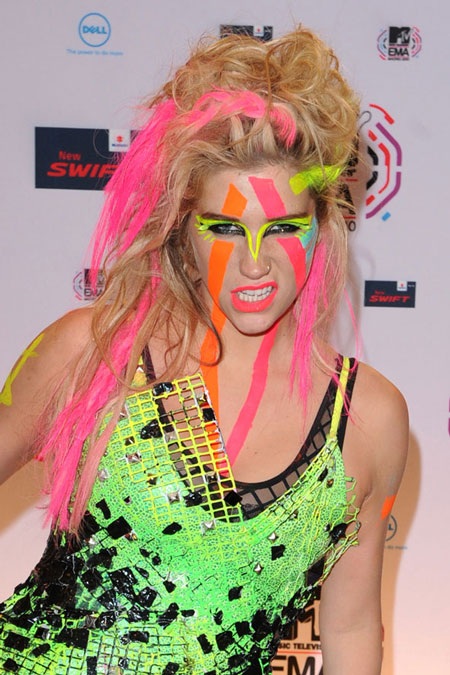 Lạ mắt với bộ sưu tập kiểu tóc và màu tóc ấn tượng của ca sĩ Mỹ - 13 Kesha nổi tiếng với những ca khúc sôi động như