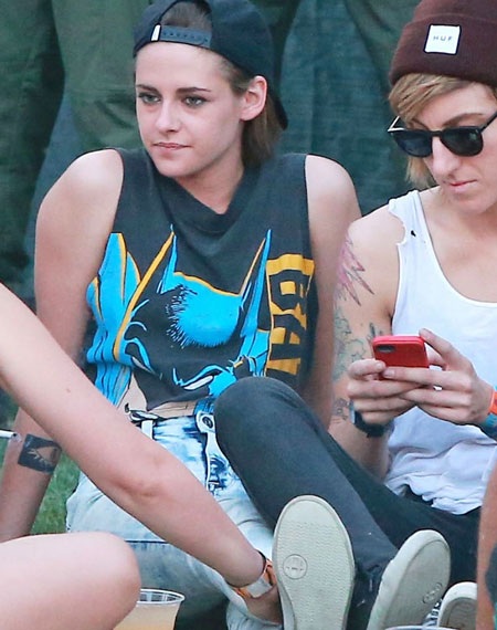 Kiều nữ của "Chạng vạng" ngày càng quấn quýt bạn đồng giới - 8 Sao Chạng vàng ngày càng quấn quýt bạn đồng giới