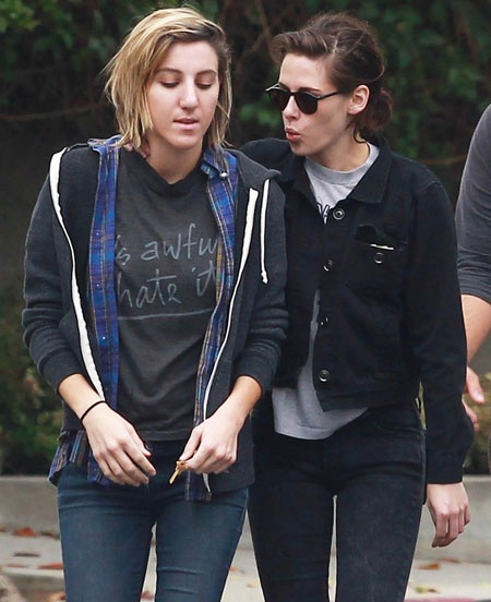 Kiều nữ của "Chạng vạng" ngày càng quấn quýt bạn đồng giới - 2 Sao Chạng vàng ngày càng quấn quýt bạn đồng giới