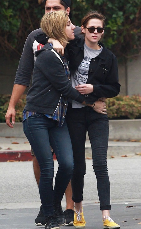 Kiều nữ của "Chạng vạng" ngày càng quấn quýt bạn đồng giới - 3 Sao Chạng vàng ngày càng quấn quýt bạn đồng giới