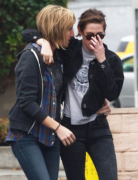 Kiều nữ của "Chạng vạng" ngày càng quấn quýt bạn đồng giới - 5 Sao Chạng vàng ngày càng quấn quýt bạn đồng giới