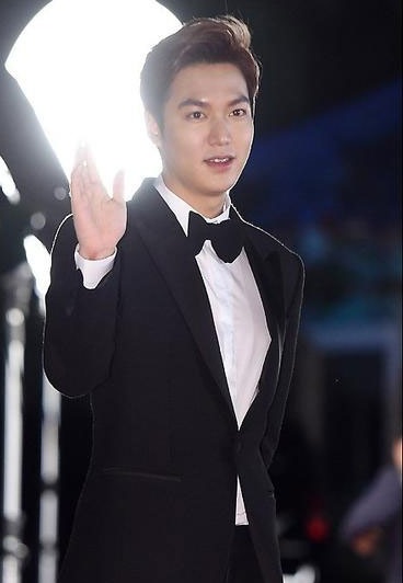 Lee Min Ho lịch lãm và điển trai