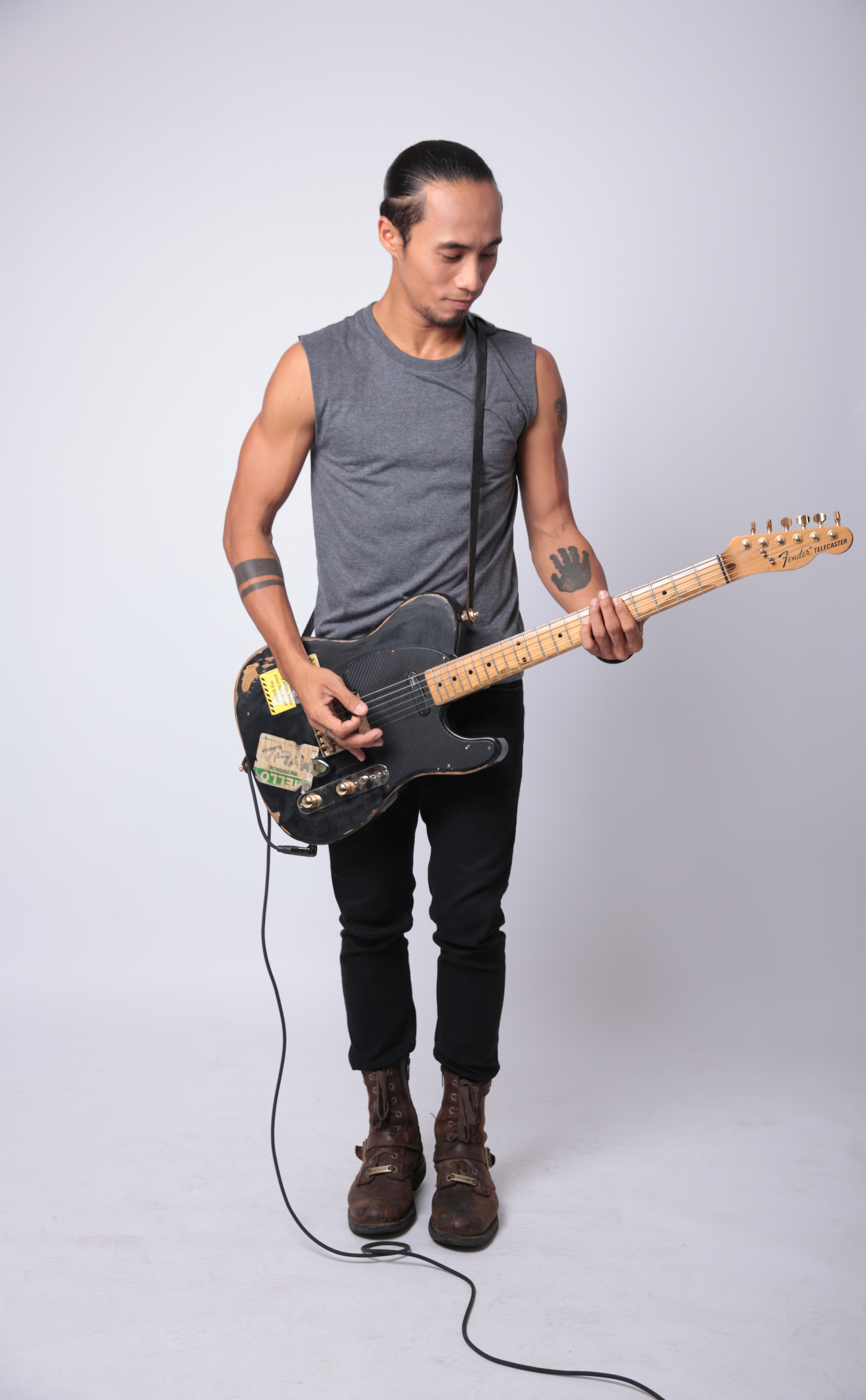 Phạm Anh Khoa: “Mặc vest hát Rock. Tại sao không?”