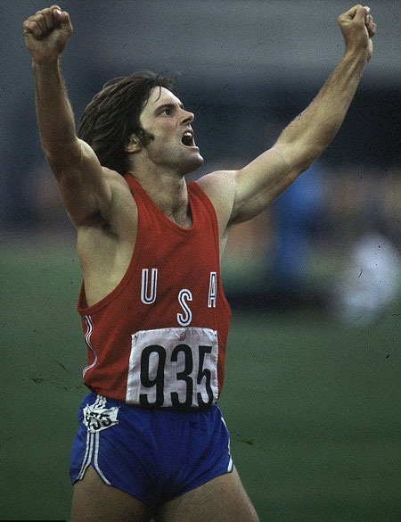 Bố dượng “cô Kim” lần đầu khoe ảnh là phụ nữ - 7 Bruce Jenner từng là nhà vô địch Olympic nhưng luôn có khát khao trở thành phụ nữ.