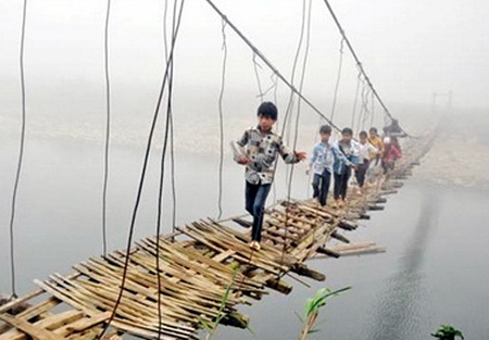 Ứng trước 400 tỷ đồng xây dựng cầu treo dân sinh - 1 Ứng trước 400 tỷ đồng xây dựng cầu treo dân sinh