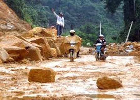 Tạm ứng 239 tỷ đồng hỗ trợ di dân khẩn cấp khỏi vùng thiên tai - 1 Tạm ứng 239 tỷ đồng hỗ trợ di dân khẩn cấp khỏi vùng thiên tai