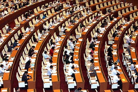 Tính tiền nhà ở vào lương để chống chiếm dụng nhà công vụ (!?) - 1 Phiên thảo luận về luật Nhà ở tại hội trường Quốc hội ngày 24/10 (ảnh: Việt Hưng).