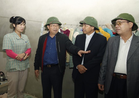 Bộ trưởng Xây dựng: Nhà xưởng, nhà trọ đang biến công nhân trẻ thành… máy - 1 Bộ trưởng Xây dựng: Nhà xưởng, nhà trọ đang biến công nhân trẻ thành… máy