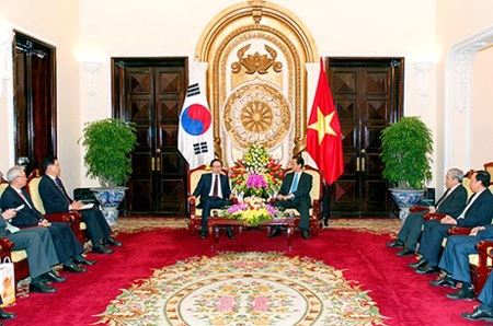 Thủ tướng: Quan hệ Việt - Hàn là mô hình điển hình hướng đến tương lai - 1 Thủ tướng Nguyễn Tấn Dũng tiếp nguyên Tổng thống Hàn Quốc Lee Myung-bak.