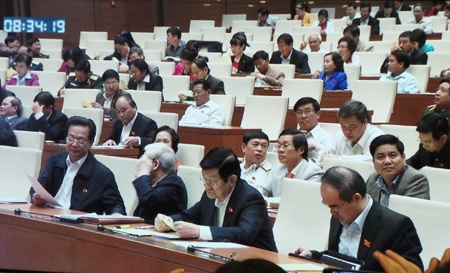 Hoàn tất việc lấy phiếu tín nhiệm 50 chức danh - 6 Một số hình ảnh tại hội trường Quốc hội lần lấy phiếu tín nhiệm thứ 2.