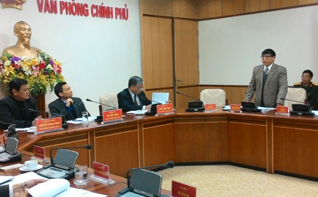 Phó Chủ tịch Hội Cựu chiến binh Việt Nam (đứng) báo cáo kết quả hoạt động đi tìm đồng đội của hội.