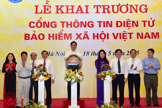 Thủ tướng: Chính phủ có đủ năng lực, ý chí, điều kiện để phục vụ nhân dân - 2 Giao dịch điện tử là cơ sở để giảm thời gian giải quyết thủ tục trong lĩnh vực bảo hiểm.