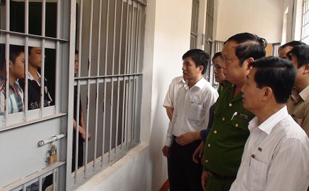 Trại tạm giam còn thuộc công an thì còn… khuất tất (?!) - 1 Cả nước hiện có 400 nhà tạm giữ và hơn 100 trại tạm giam.