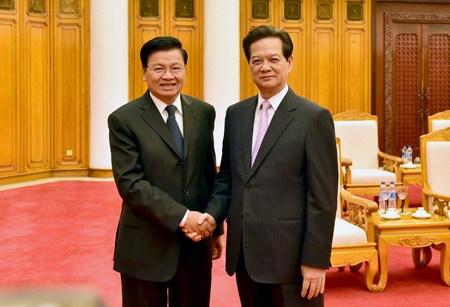 Thủ tướng cam kết hỗ trợ các dự án thuỷ điện triển khai tại Lào