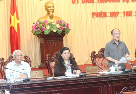 Chủ tịch Quốc hội: Sao vội sửa khi biết luật có lợi cho dân?