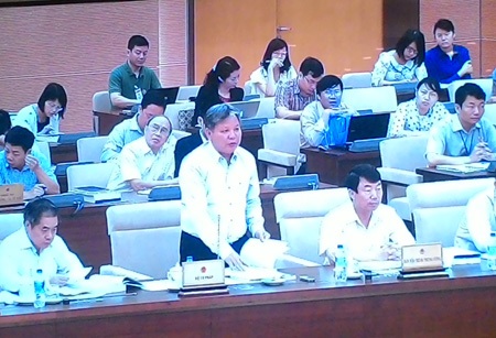 Có thể dùng tiền để “đổi” án tử hình? - 1 Bộ trưởng Tư pháp Hà Hùng Cường trình dự thảo Bộ luật hình sự sửa đổi trước UB Thường vụ Quốc hội.