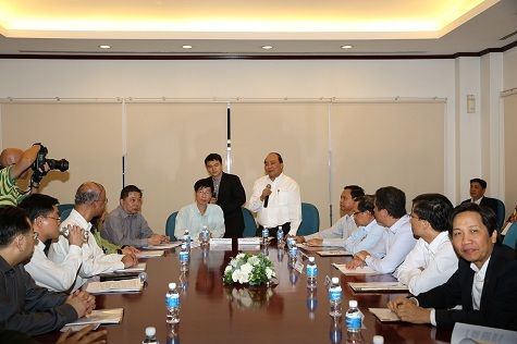 Kết quả tích cực từ chương trình “Những người bạn của Lý Quang Diệu” - 1 Phó Thủ tướng Nguyễn Xuân Phúc thăm mô hình Trung tâm Cộng đồng tại Singapore (ảnh: Chinhphu.vn).