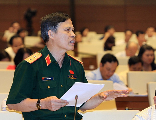 Giảm án tử hình: “Nhân đạo với tội phạm là vô nhân đạo với cộng đồng!” - 3 Đại biểu Trần Văn Độ hiện là Chánh án toà án quân sự Trung ương (ảnh: Ngọc Châu).